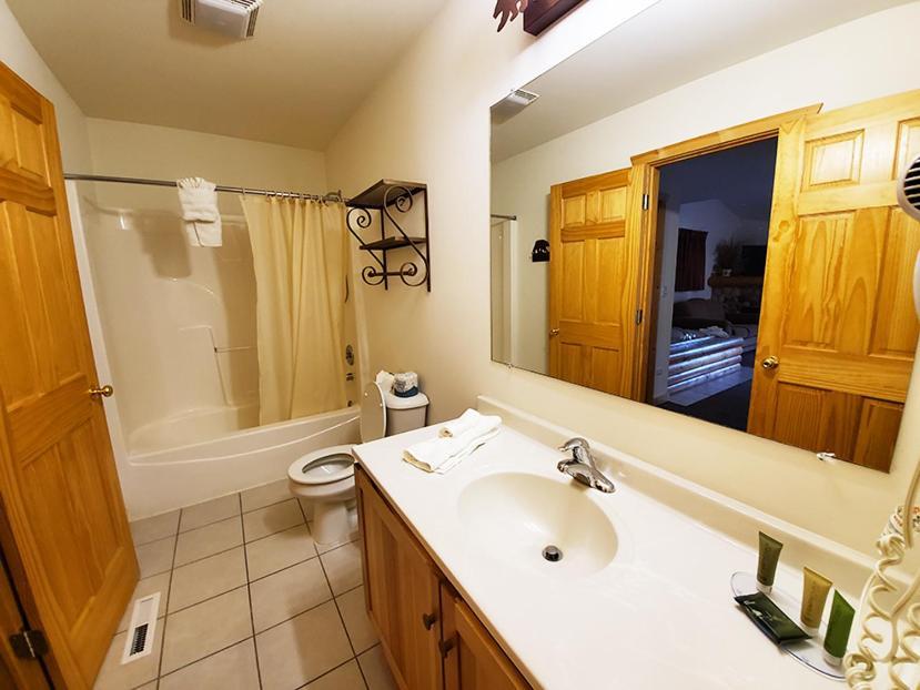 Grand Bear Resort At Starved Rock Utica المظهر الخارجي الصورة